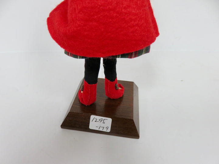 Simpich Christmas Caroler