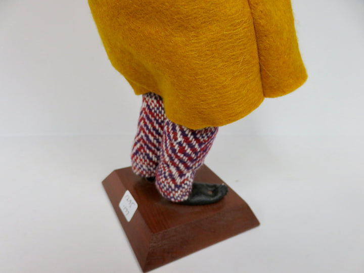 Simpich Christmas Caroler