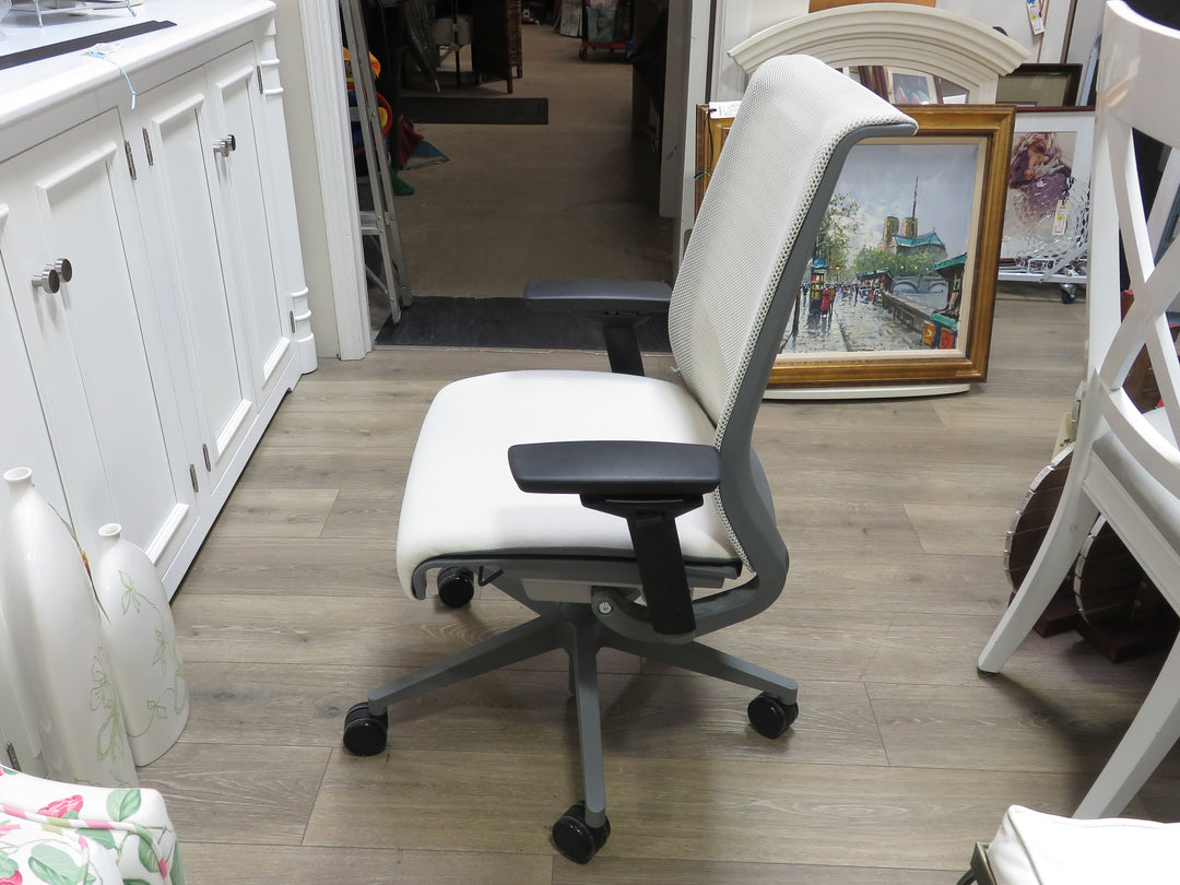 Steelcase Think V.2 Office Chair