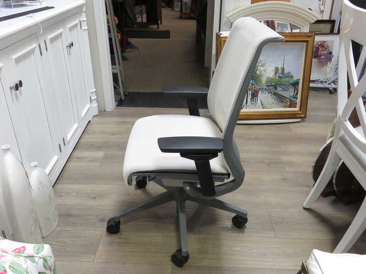 Steelcase Think V.2 Office Chair