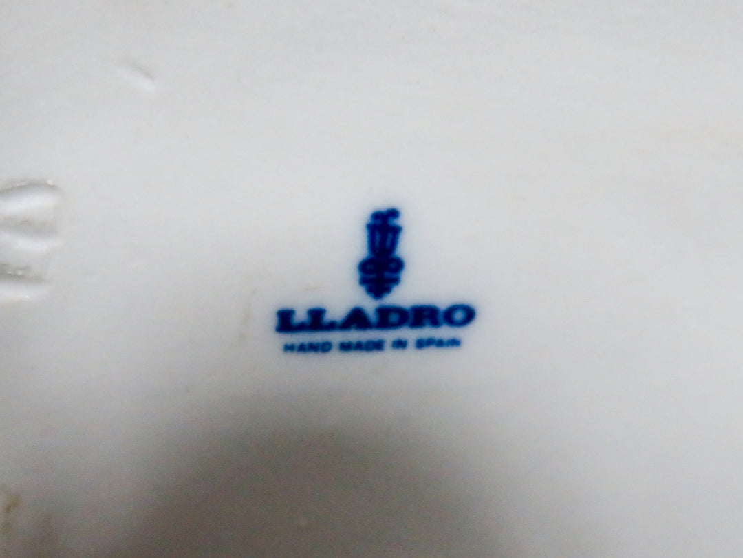 Lladró Puppy Love Figurine