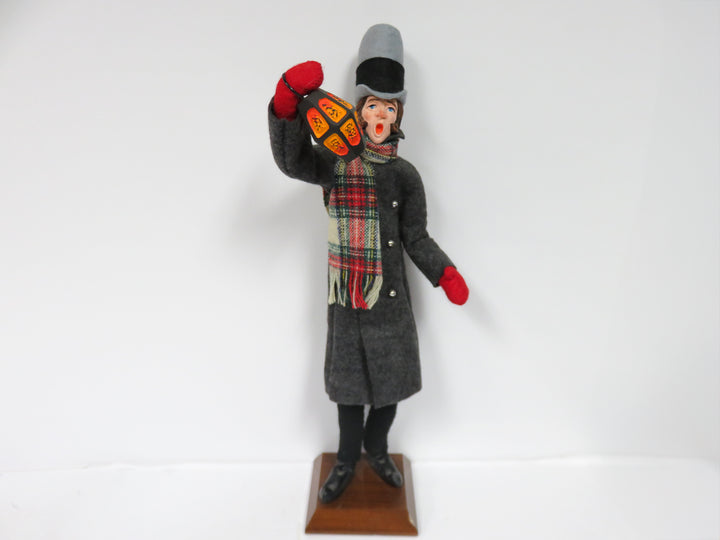 Simpich Christmas Caroler
