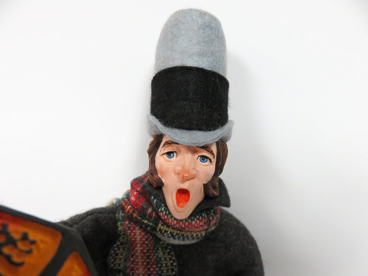 Simpich Christmas Caroler