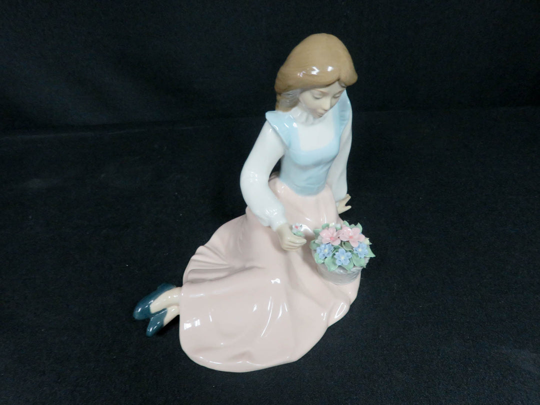 Nadal Figurine