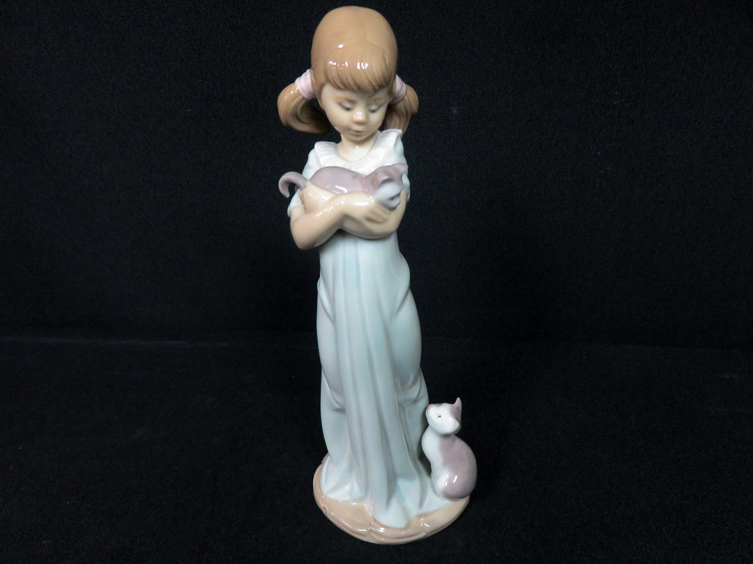 Lladró Girl Figurine
