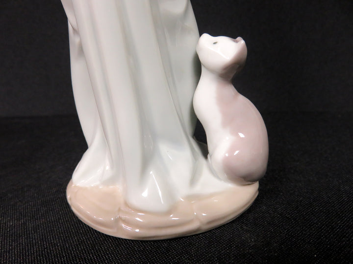 Lladró Girl Figurine