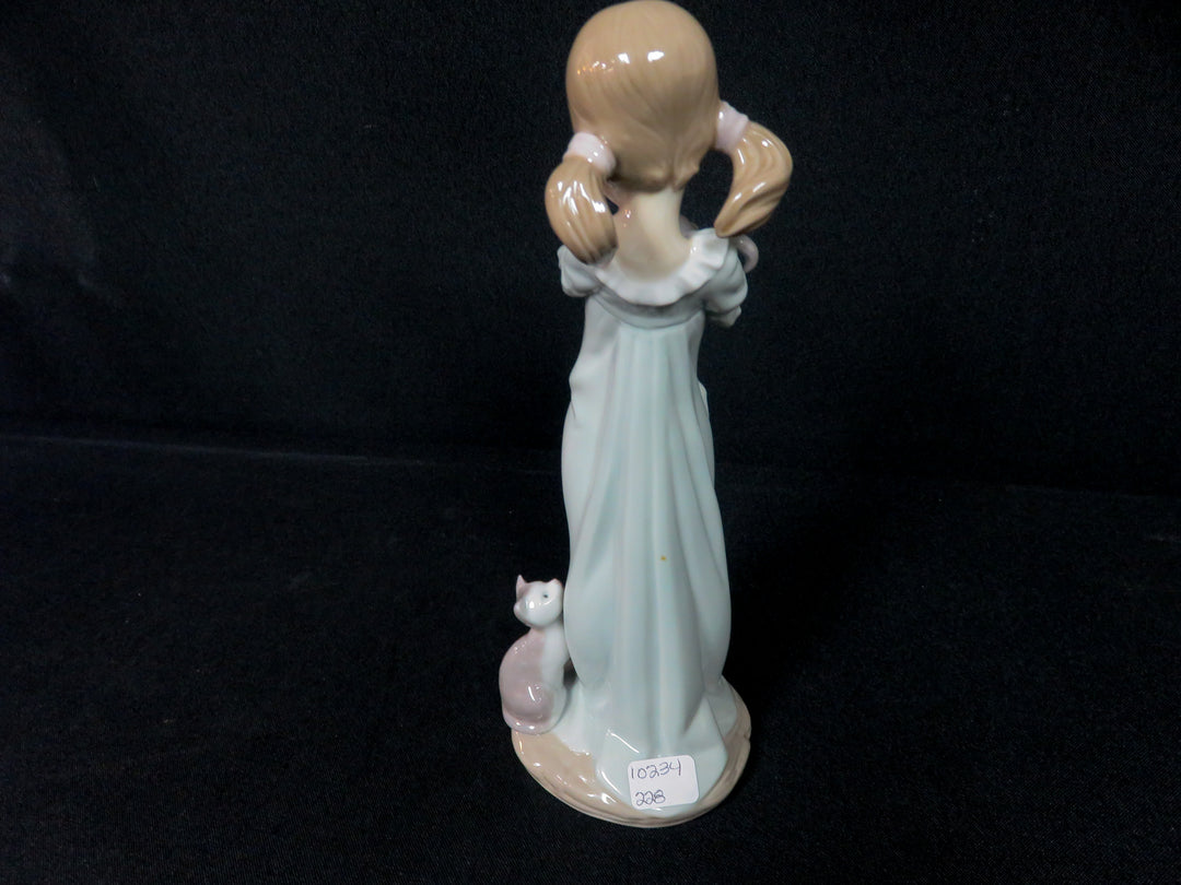 Lladró Girl Figurine