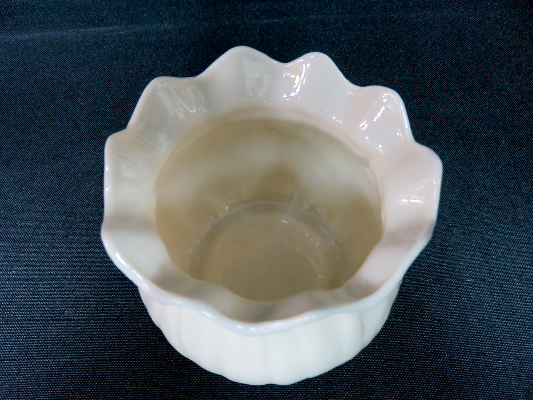 Belleek Draw String Pot