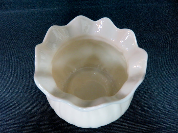 Belleek Draw String Pot