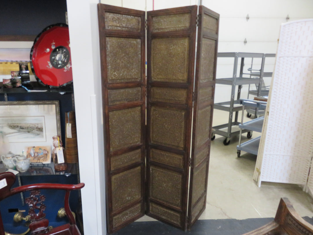Three Panel Embossed Screen