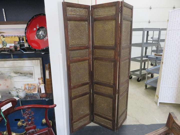 Three Panel Embossed Screen