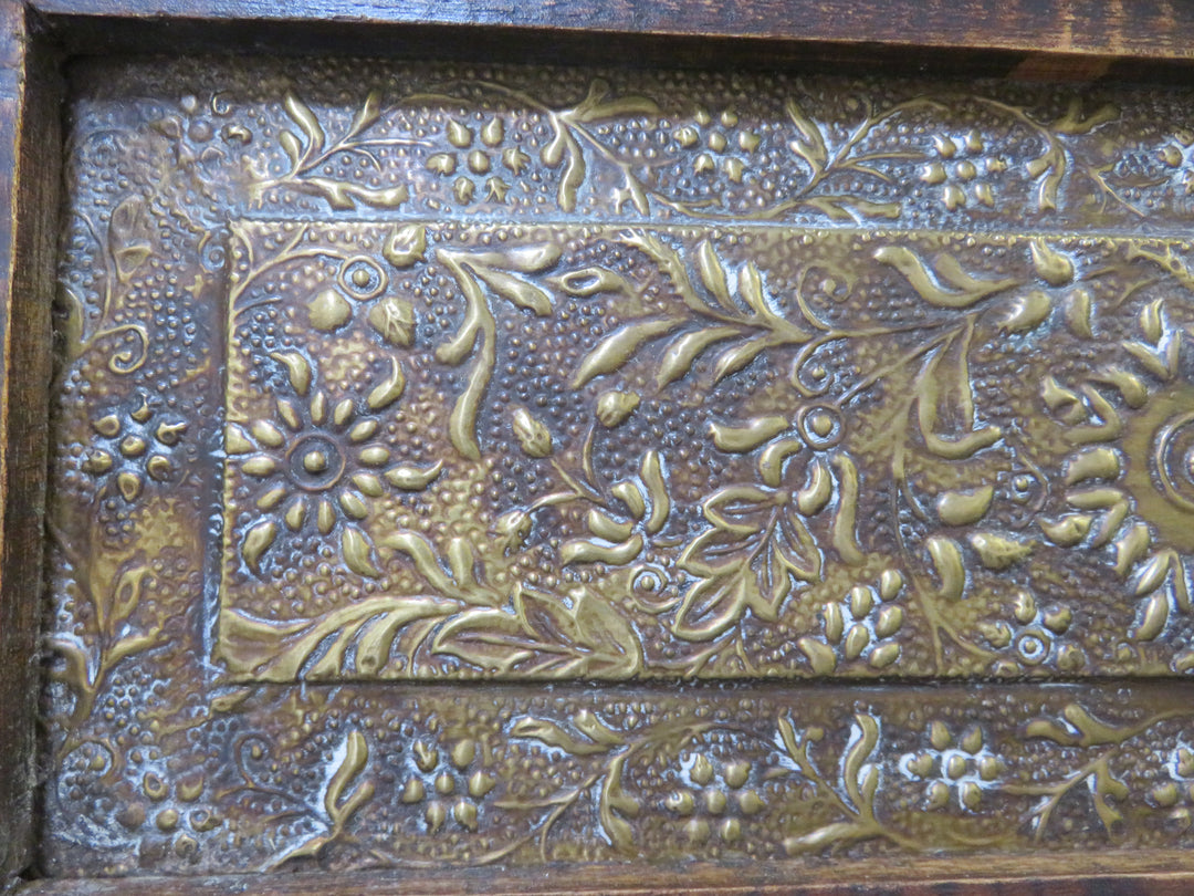 Three Panel Embossed Screen