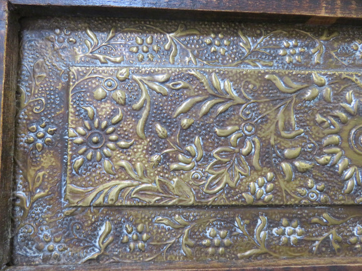 Three Panel Embossed Screen