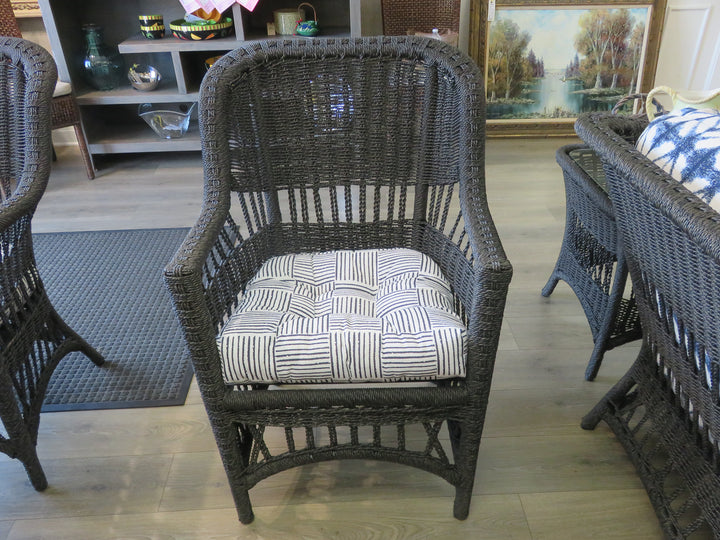 Outdoor Resin Wicker Table & Six Chairs
