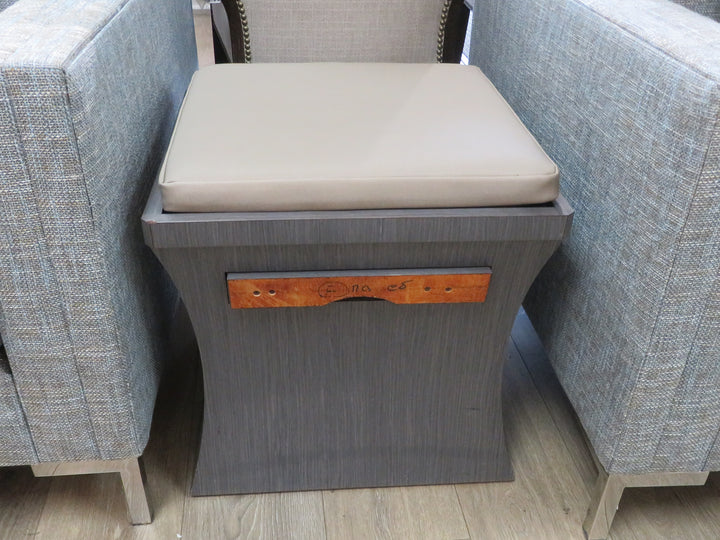 Cube Seat With Pull-out Shelf