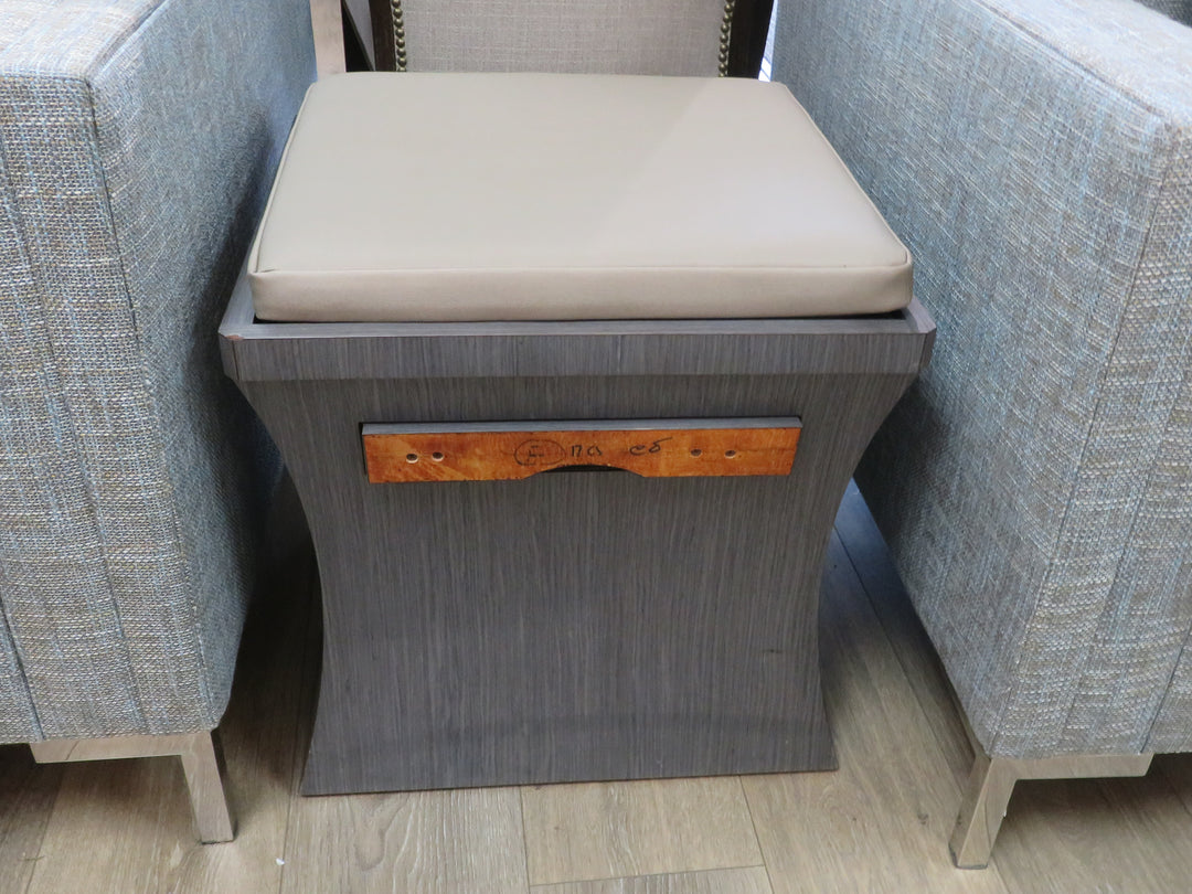 Cube Seat With Pull-out Shelf