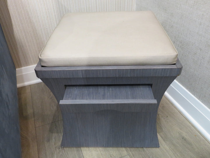 Cube Seat With Pull-out Shelf
