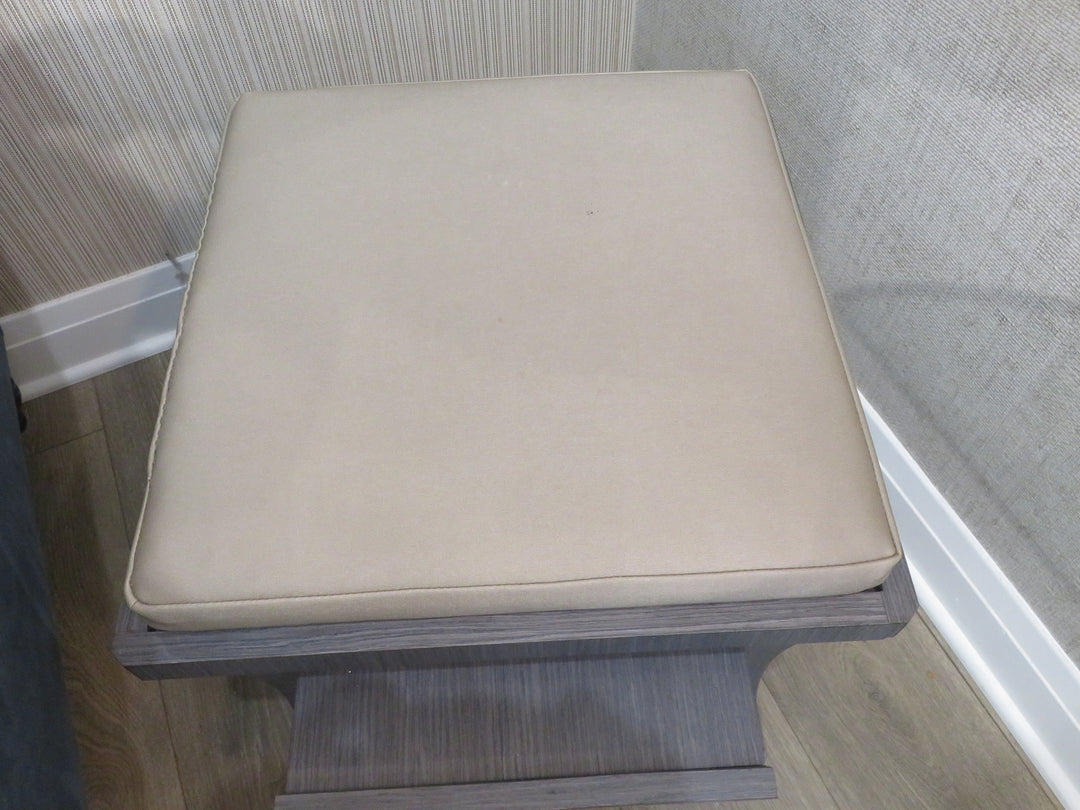 Cube Seat With Pull-out Shelf