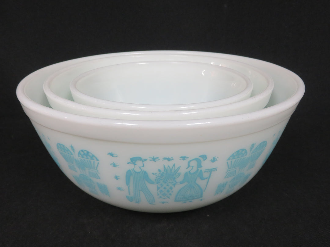 Pyrex Nesting Bowl Set