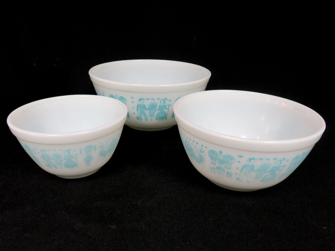 Pyrex Nesting Bowl Set