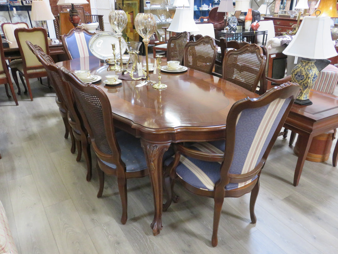 Century Queen Anne Dining Table & Chairs