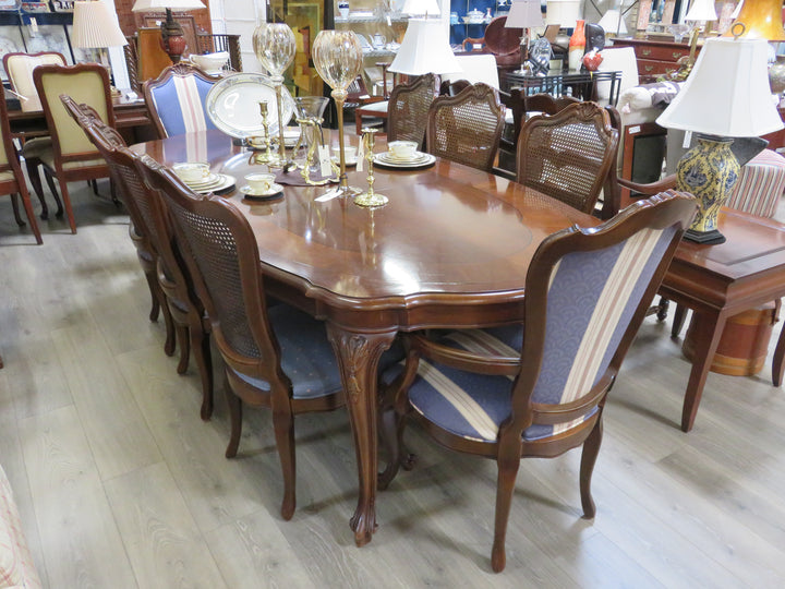 Century Queen Anne Dining Table & Chairs