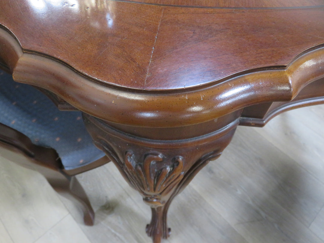 Century Queen Anne Dining Table & Chairs