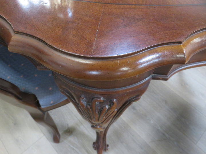 Century Queen Anne Dining Table & Chairs