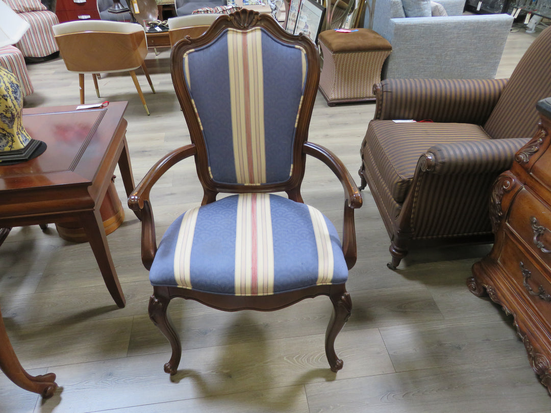 Century Queen Anne Dining Table & Chairs