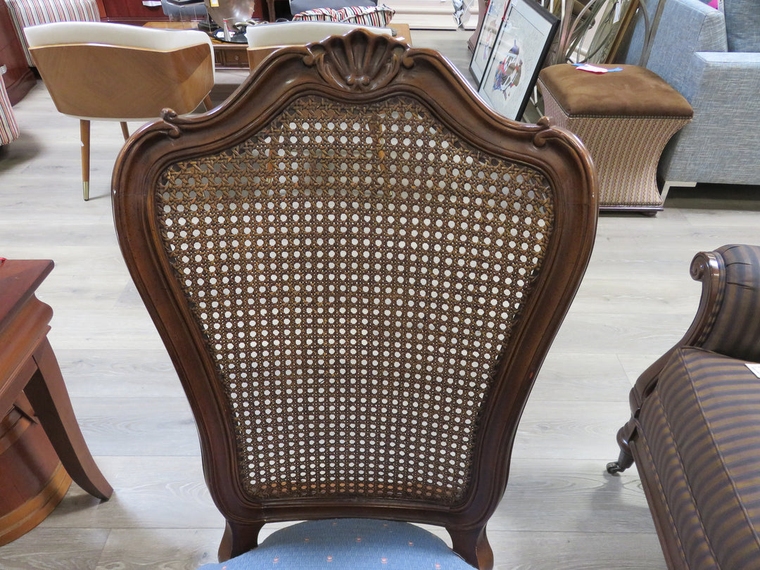 Century Queen Anne Dining Table & Chairs