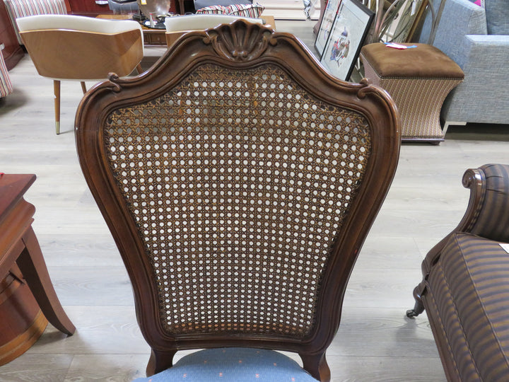 Century Queen Anne Dining Table & Chairs