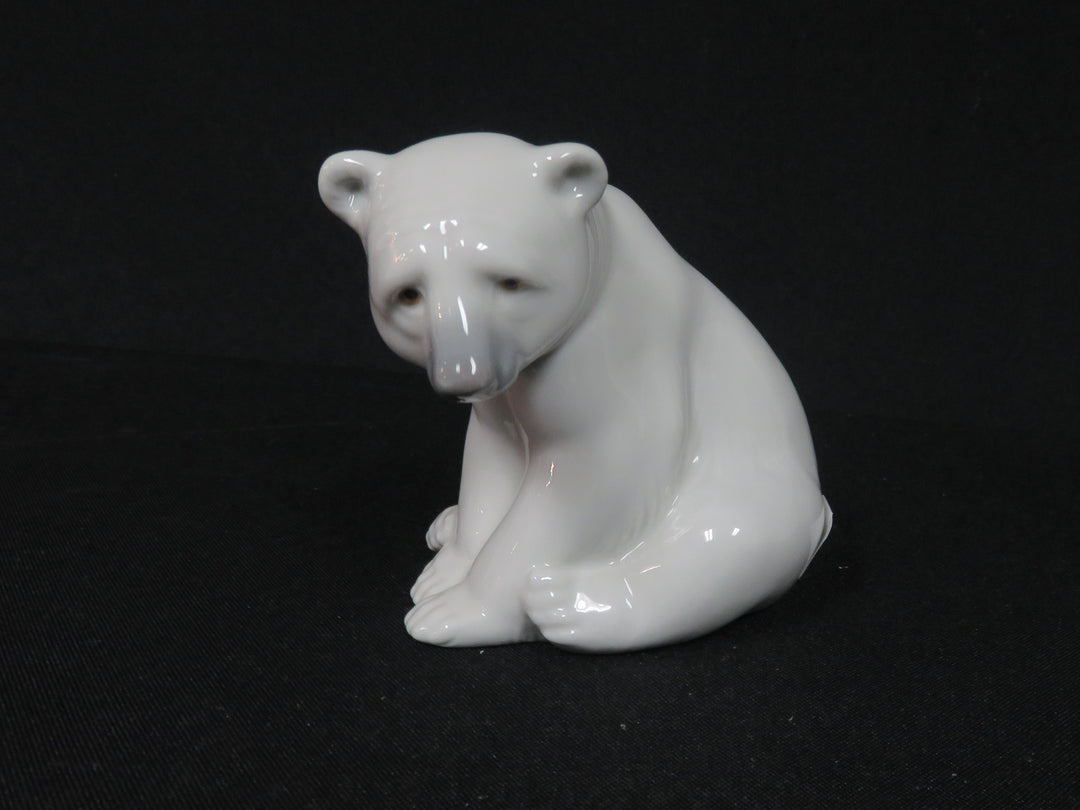 Lladró Seated Polar Bear