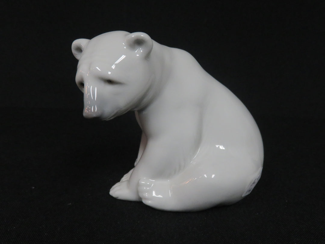 Lladró Seated Polar Bear