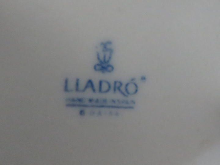 Lladró Seated Polar Bear