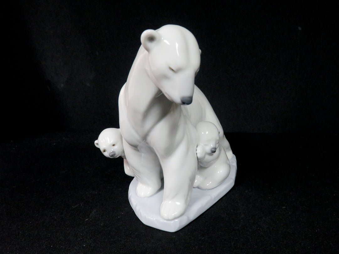Lladró Polar Bear Figurine