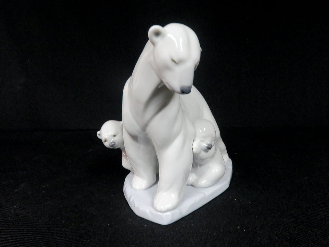 Lladró Polar Bear Figurine