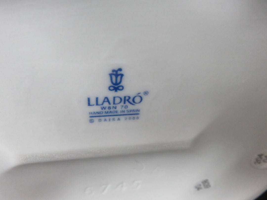 Lladró Polar Bear Figurine
