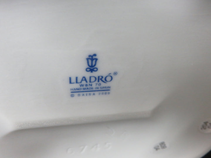 Lladró Polar Bear Figurine