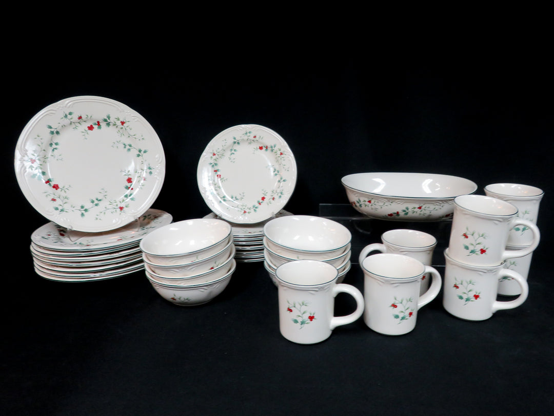 Pfaltzgraff Holiday Dish Set
