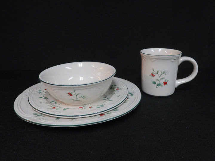 Pfaltzgraff Holiday Dish Set