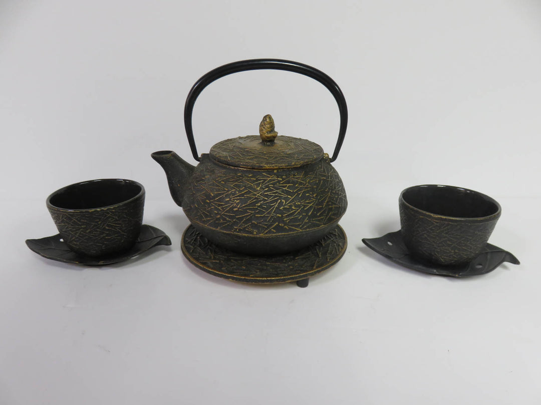 Iwachu Tea Set