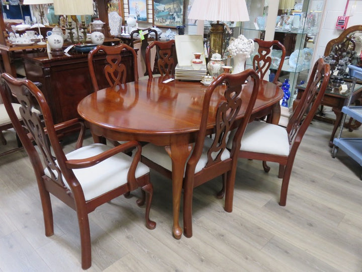 Pennsylvania House Dining Table & Chairs
