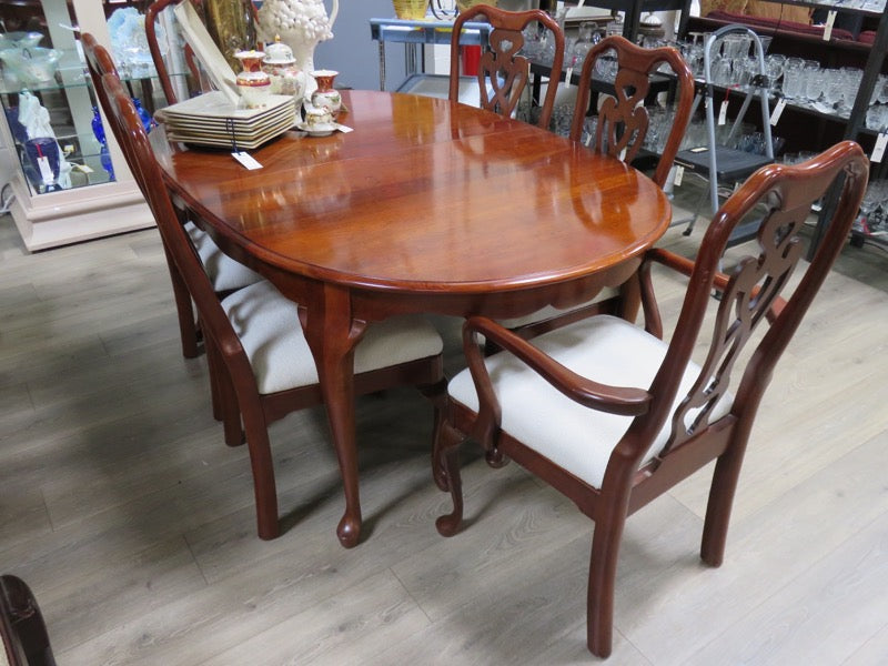 Pennsylvania House Dining Table & Chairs