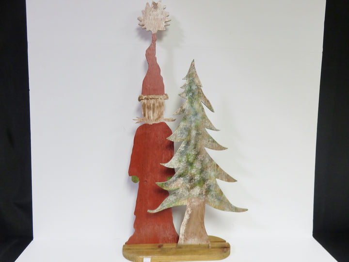 Rustic Santa and Tree Decor