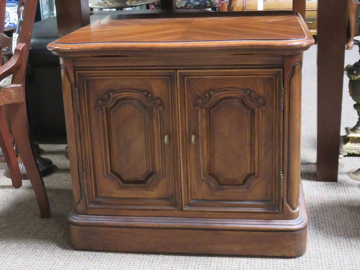 Traditional 2 Drawer Cabinet