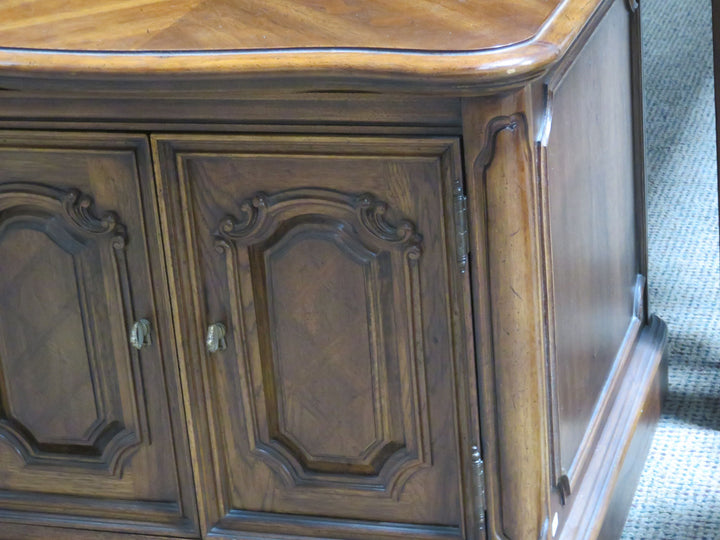 Traditional 2 Drawer Cabinet