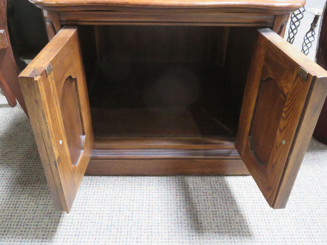 Traditional 2 Drawer Cabinet