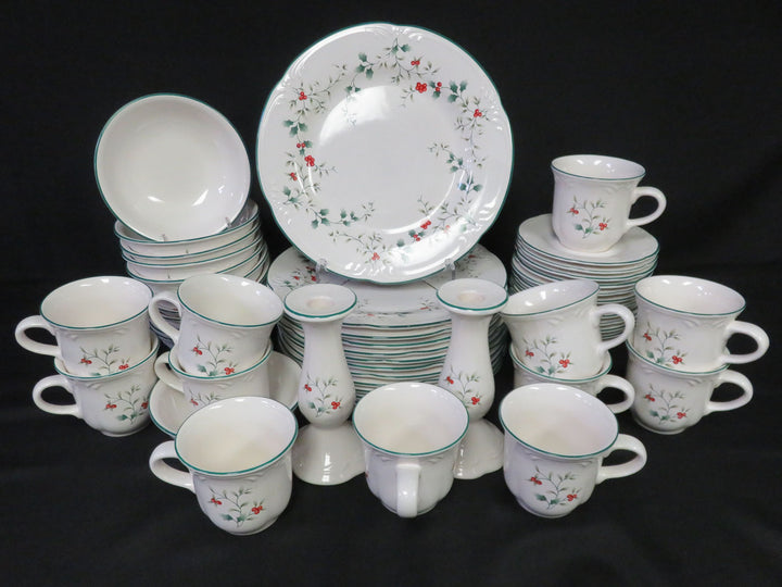 Pfaltzgraff Winterberry Dish Set