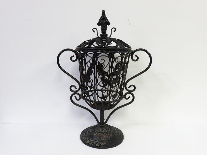 Lidded Wire Urn