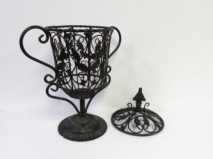 Lidded Wire Urn